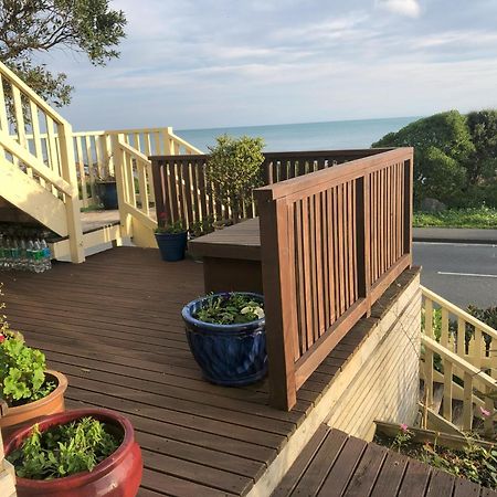 Seafront Haven In Island Bay With Deck, Outdoor Bath, And Parking Apartment Wellington Exterior photo