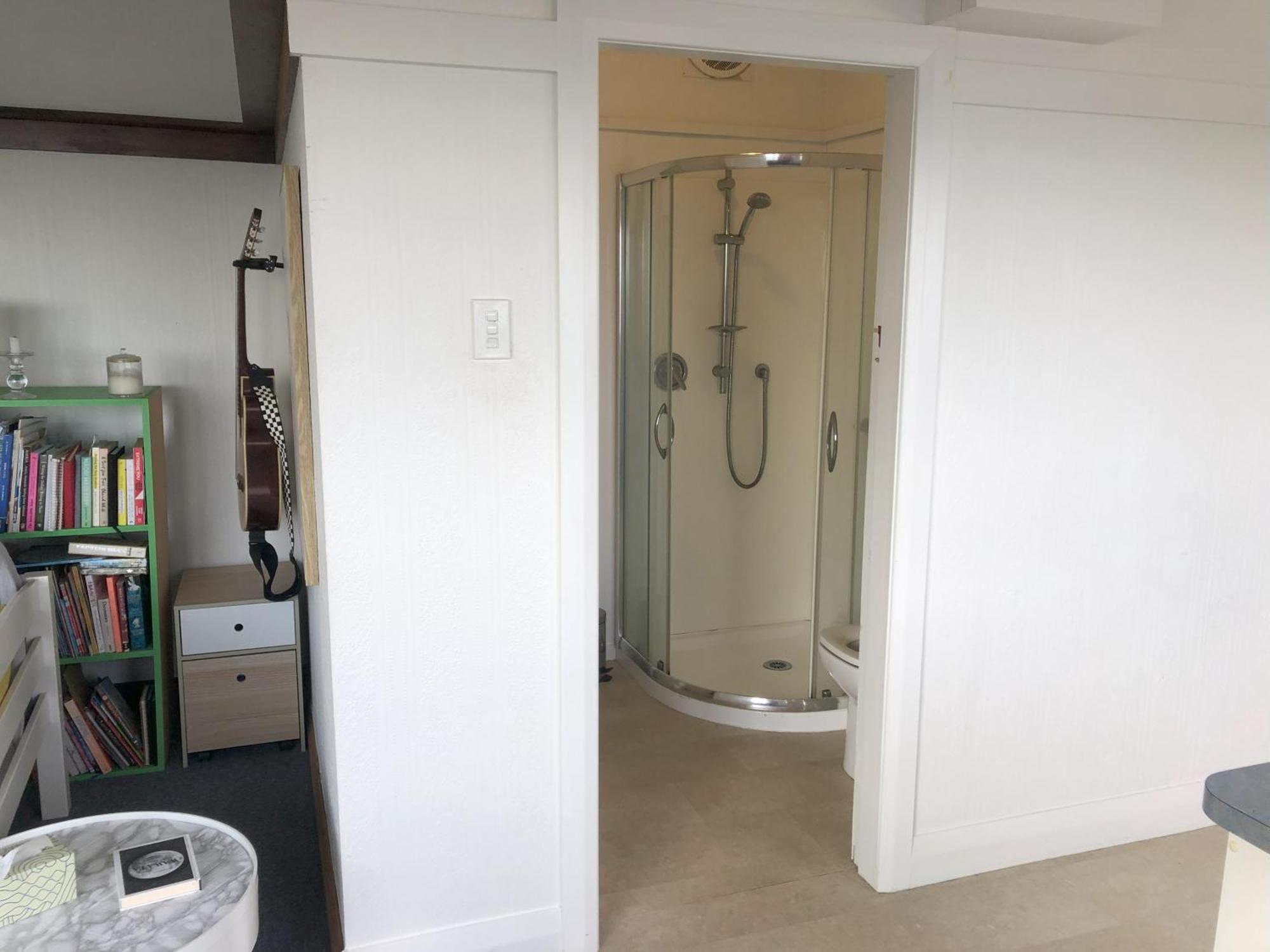 Seafront Haven In Island Bay With Deck, Outdoor Bath, And Parking Apartment Wellington Exterior photo
