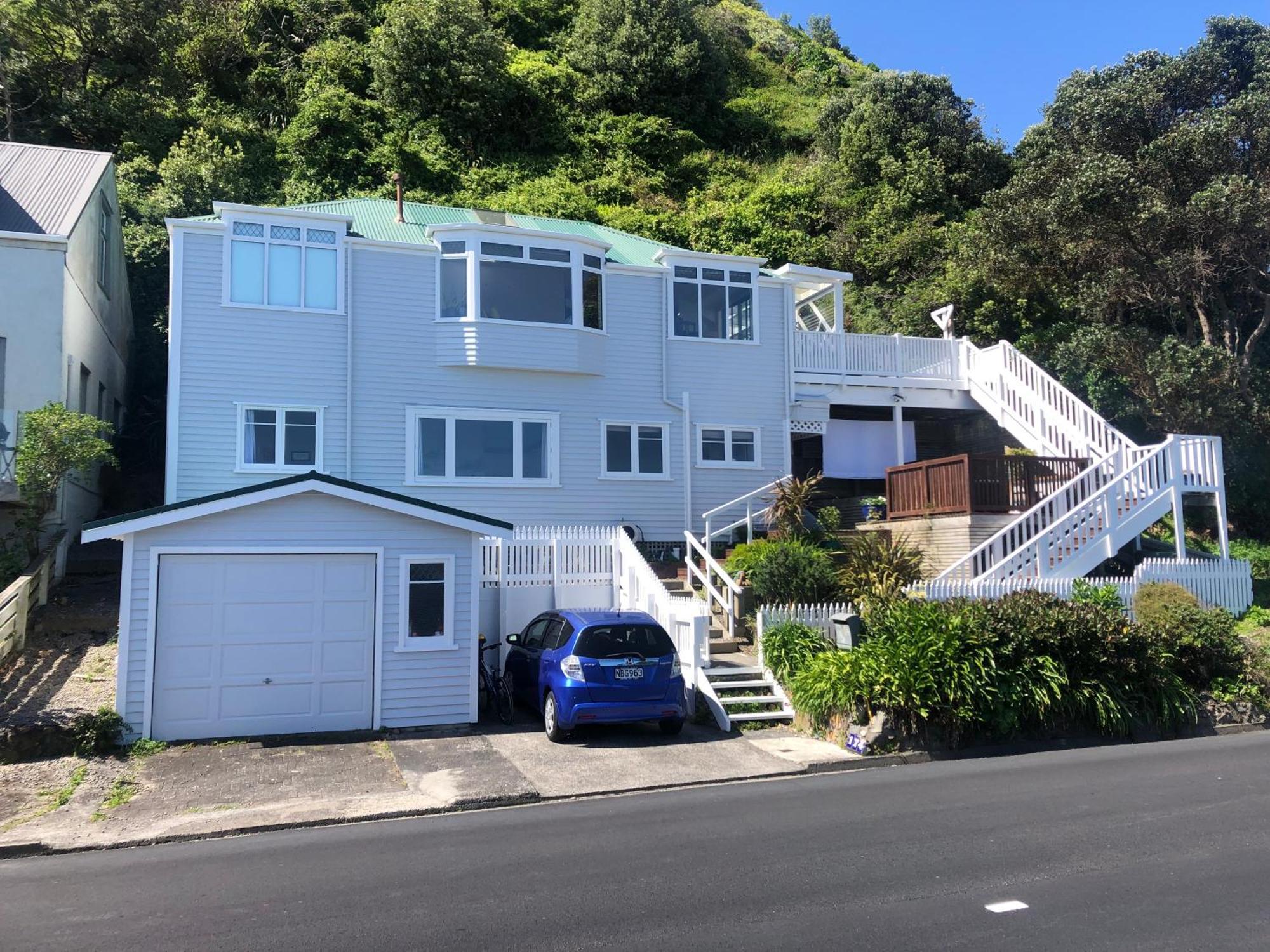 Seafront Haven In Island Bay With Deck, Outdoor Bath, And Parking Apartment Wellington Exterior photo